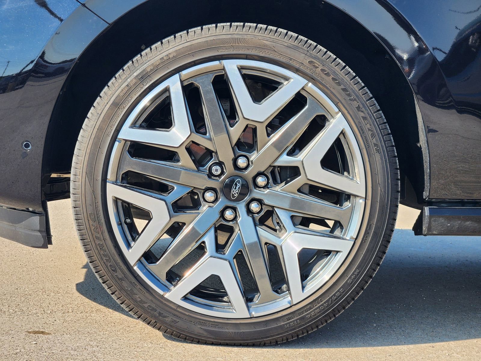 New 2025 Ford Expedition Platinum w/ Platinum Ultimate Package image 8