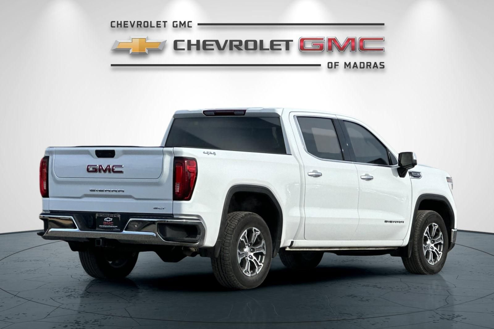 Used 2025 GMC Sierra 1500 SLT image 3