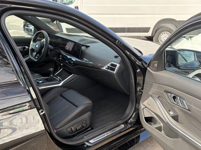 Used 2025 BMW M3 image 28