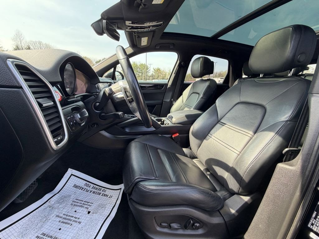 Used 2022 Porsche Cayenne image 12