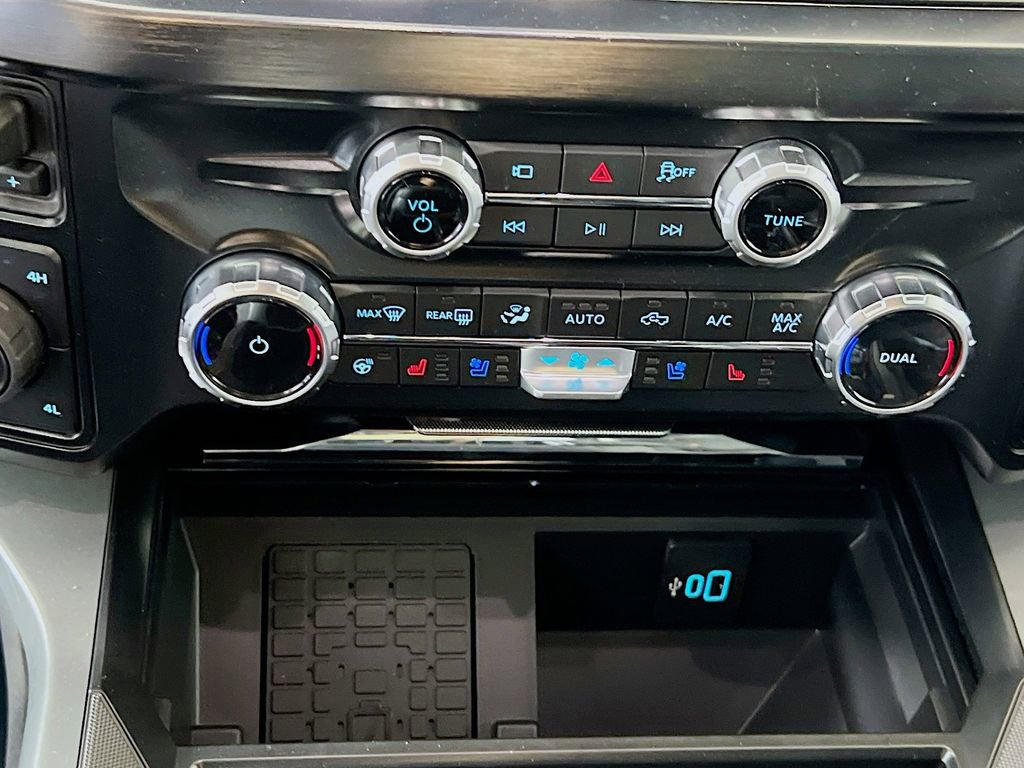 New 2026 Ford F350 Lariat w/ Black Appearance Package image 9