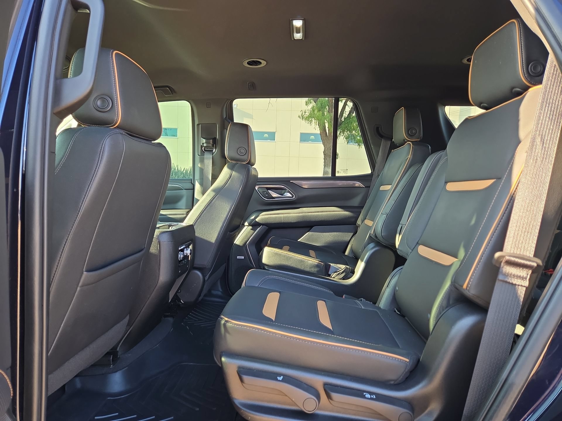 Used 2023 GMC Yukon AT4 w/ Technology Package AWD/4WD image 13