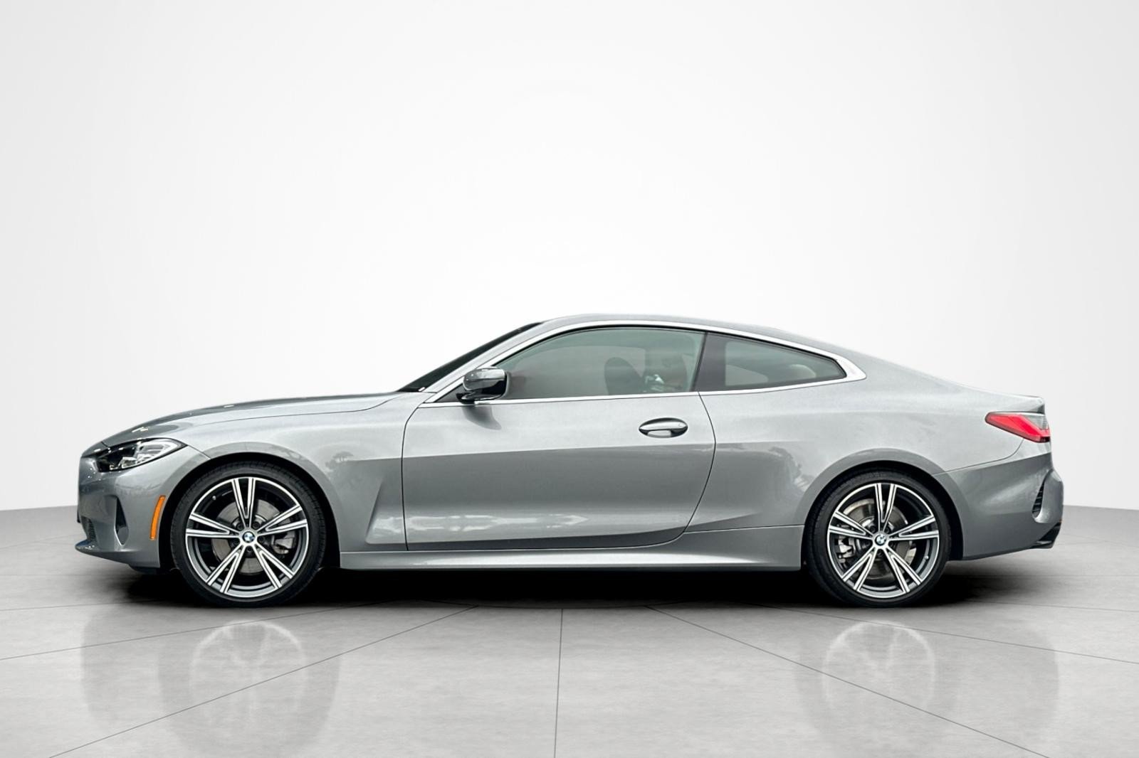 Used 2024 BMW 430i Coupe w/ Convenience Package RWD image 2