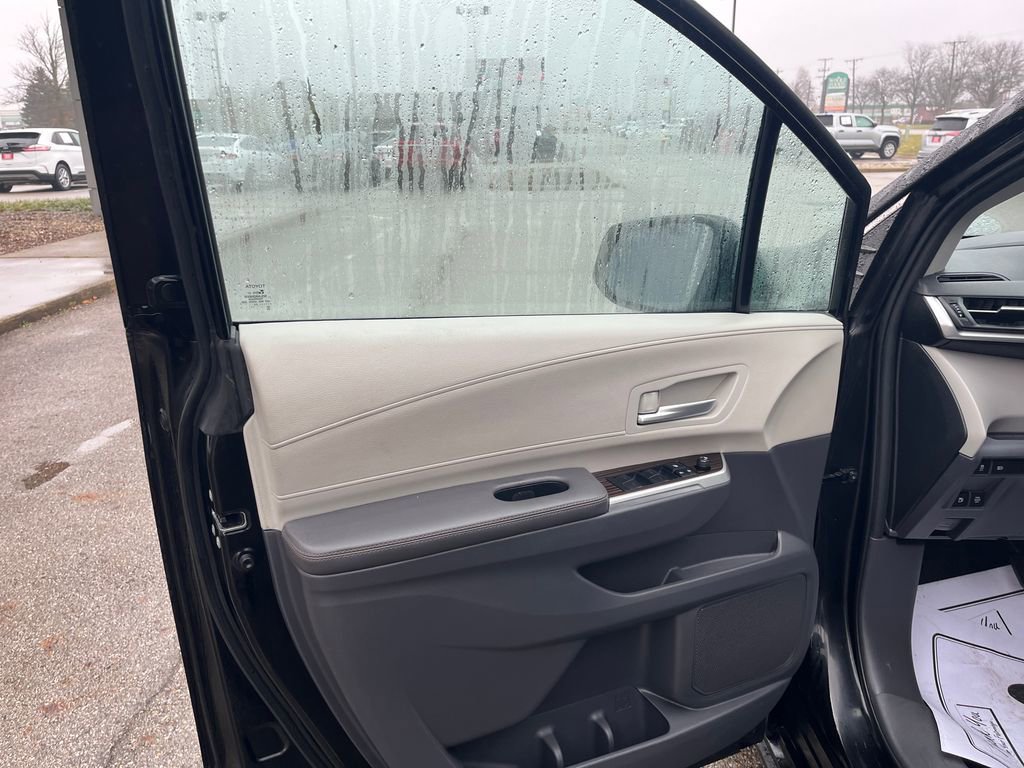 Certified 2023 Toyota Sienna XLE image 12