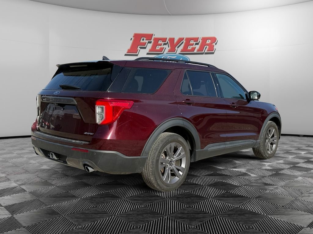 Certified 2022 Ford Explorer XLT w/ Equipment Group 202A image 4