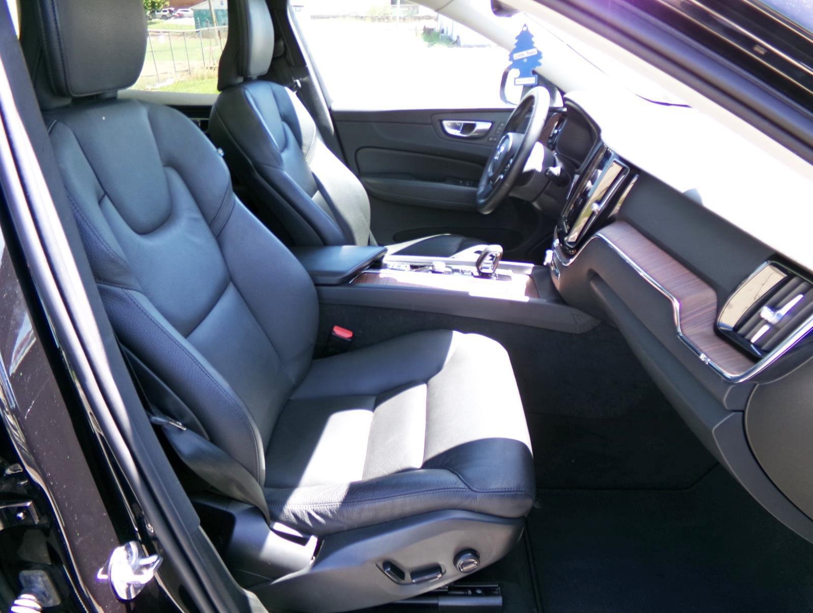 Used 2024 Volvo XC60 B5 Plus AWD/4WD image 16