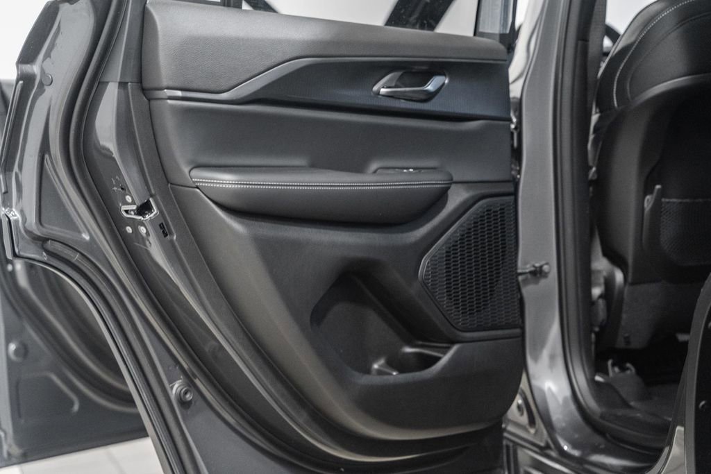 New 2025 Jeep Grand Cherokee Laredo X w/ Trailer Tow Package image 32