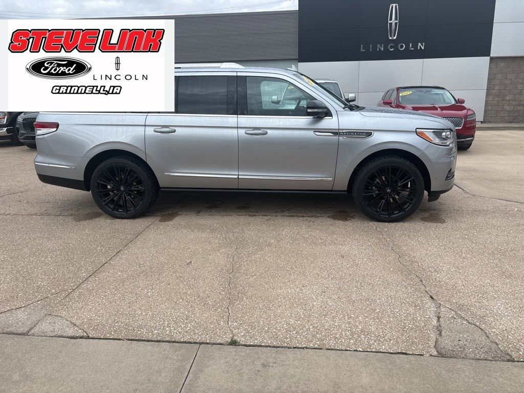 Used 2022 Lincoln Navigator L Reserve image 5