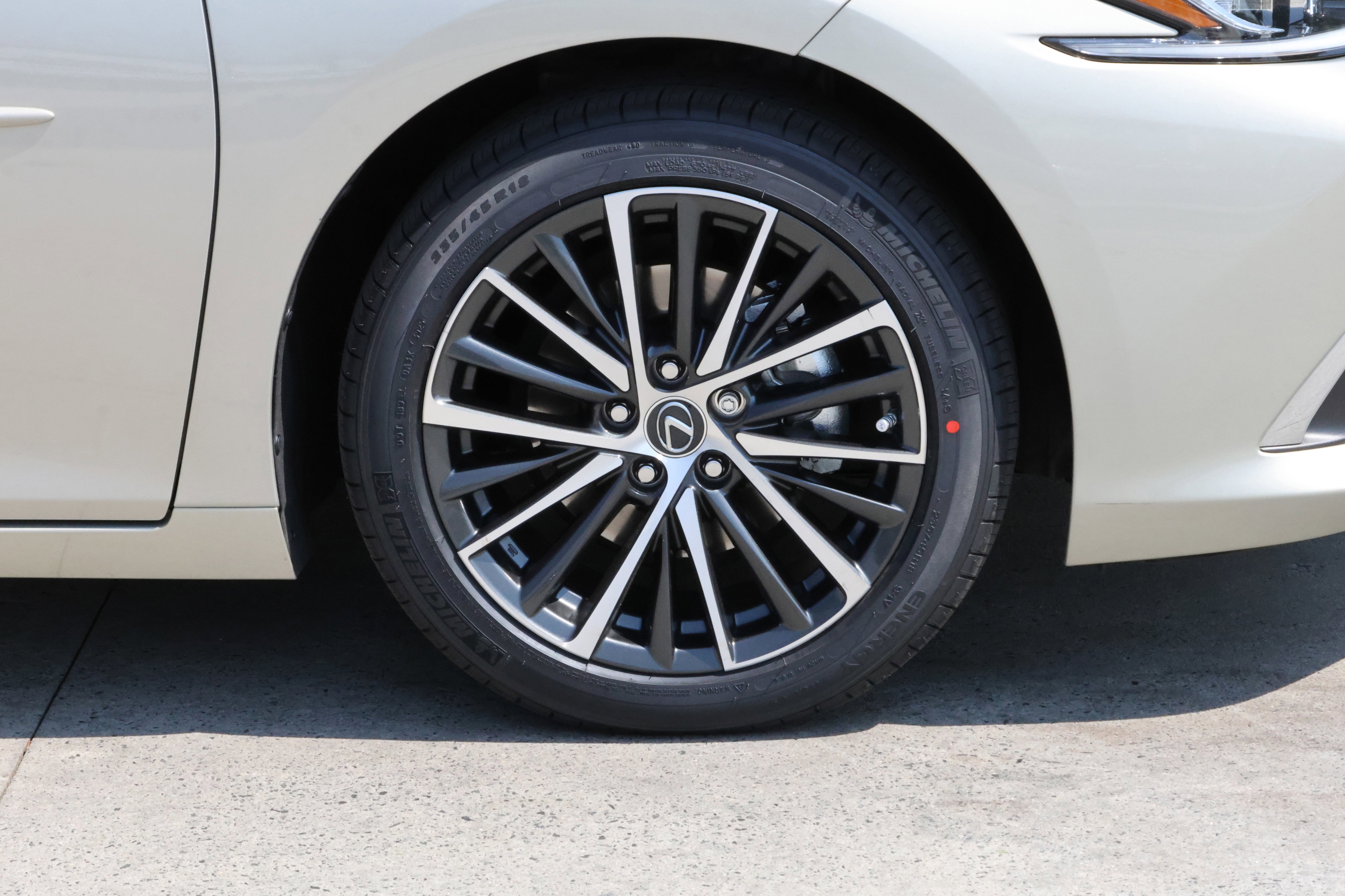 Certified 2025 Lexus ES 350 w/ Premium Package image 11