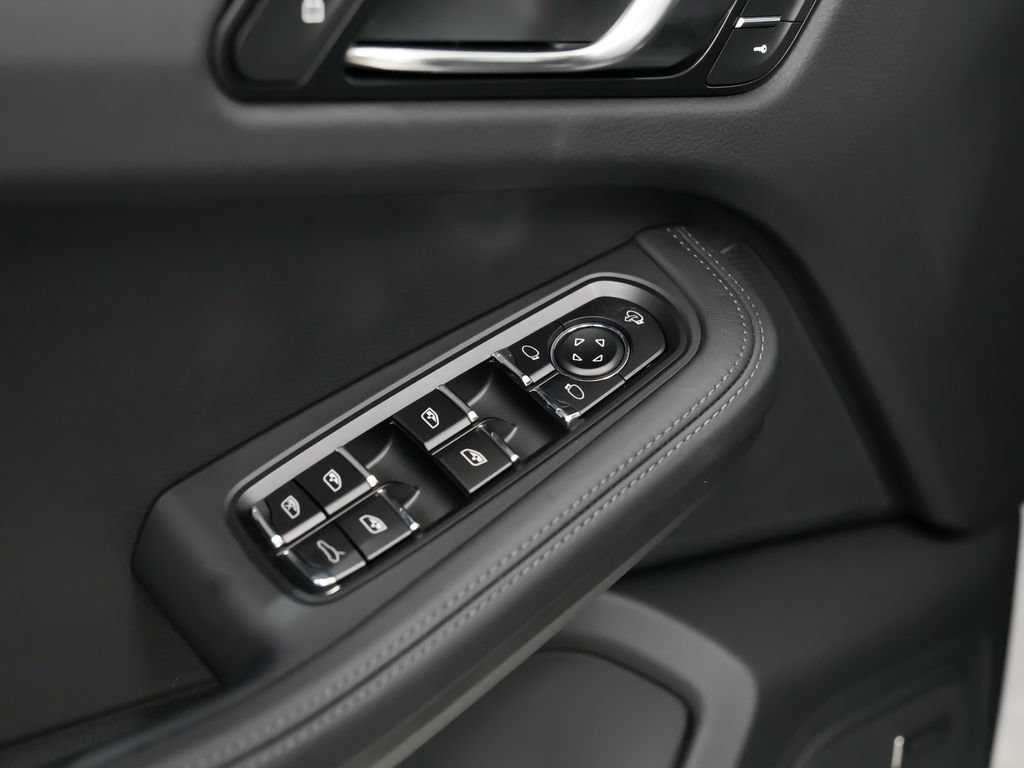 Certified 2026 Porsche Macan Turbo AWD/4WD image 23