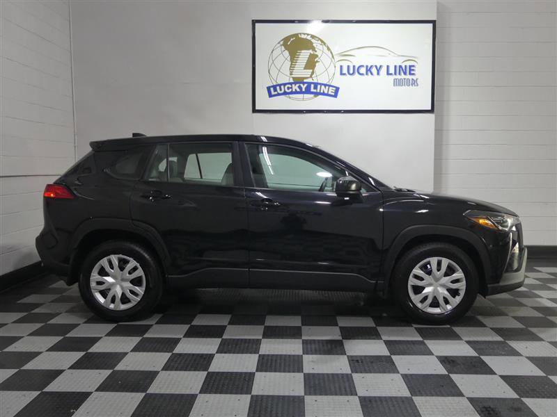 Used 2023 Toyota Corolla Cross L AWD/4WD image 6