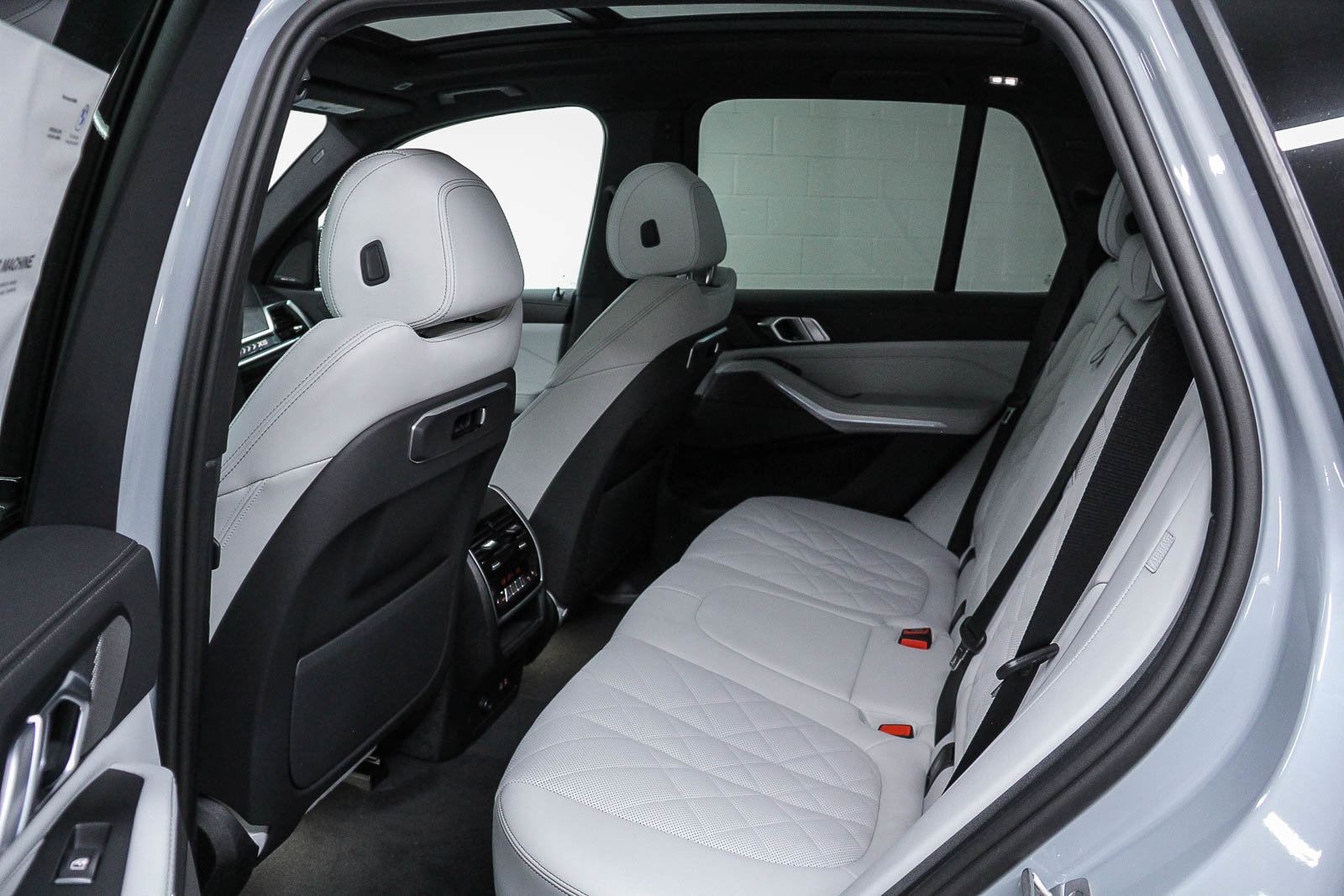 New 2026 BMW X5 xDrive40i w/ M Sport Package AWD/4WD image 17