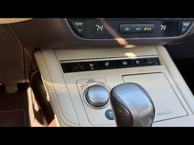 Used 2017 Lexus ES 350 w/ Luxury Package image 5