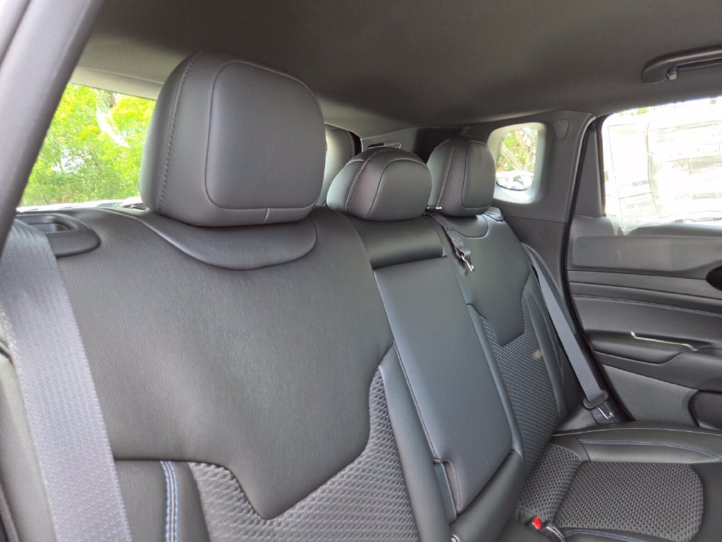 New 2026 Jeep Compass Latitude AWD/4WD image 19