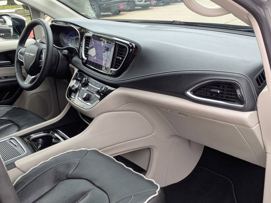 Used 2023 Chrysler Pacifica Limited image 34