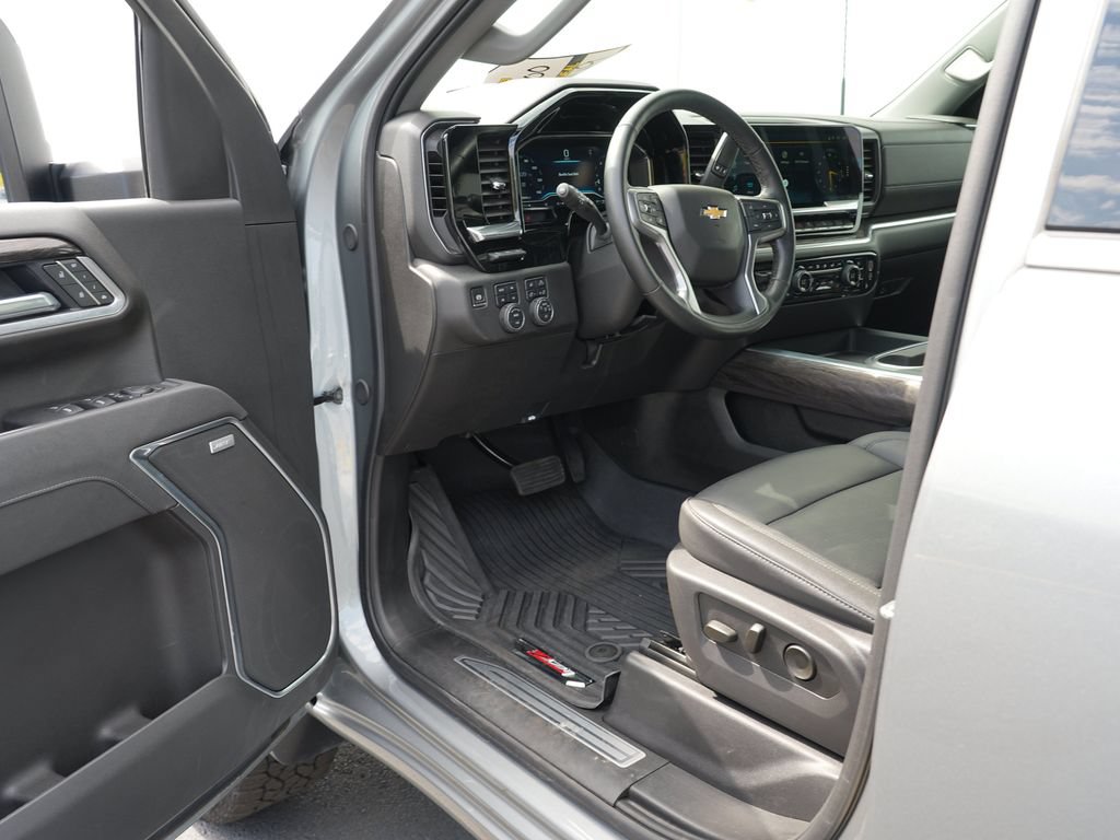 Certified 2025 Chevrolet Silverado 3500 LTZ w/ LTZ Plus Package AWD/4WD image 13