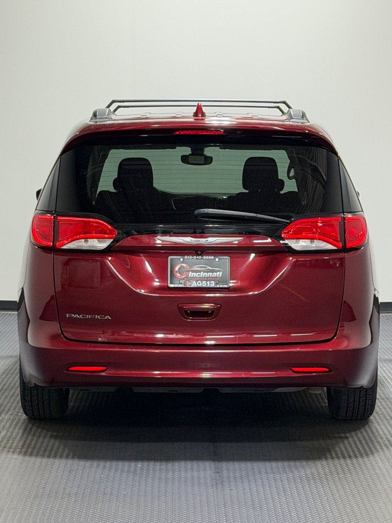 Used 2017 Chrysler Pacifica Touring FWD image 6