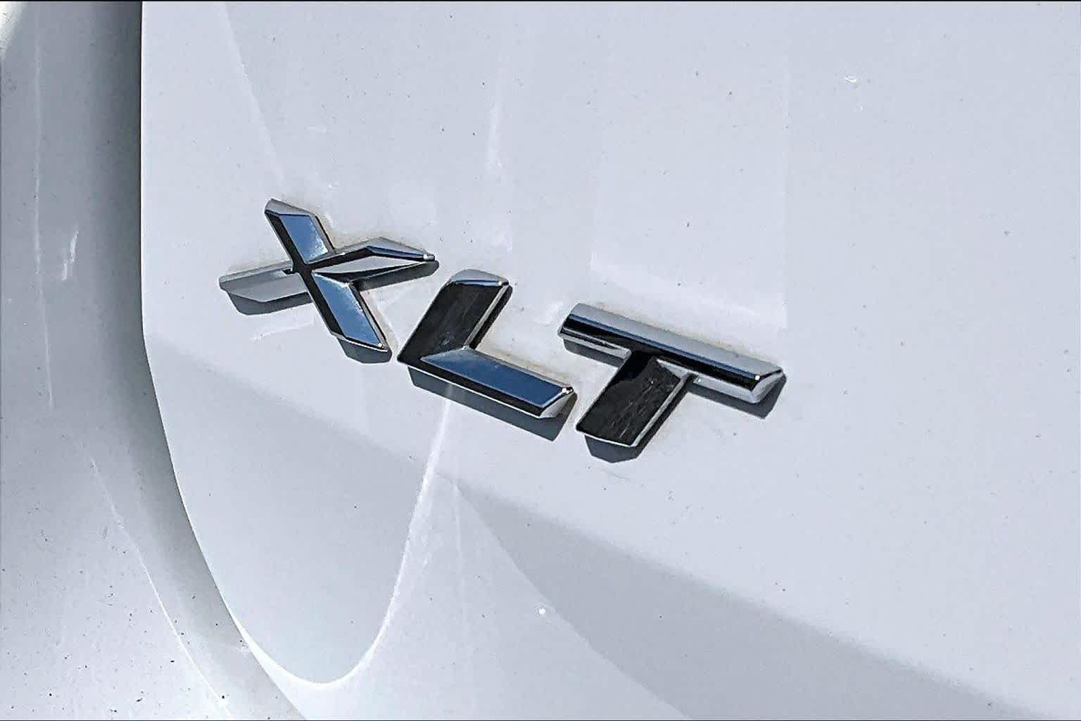 Used 2021 Ford Explorer XLT w/ Equipment Group 202A RWD image 10