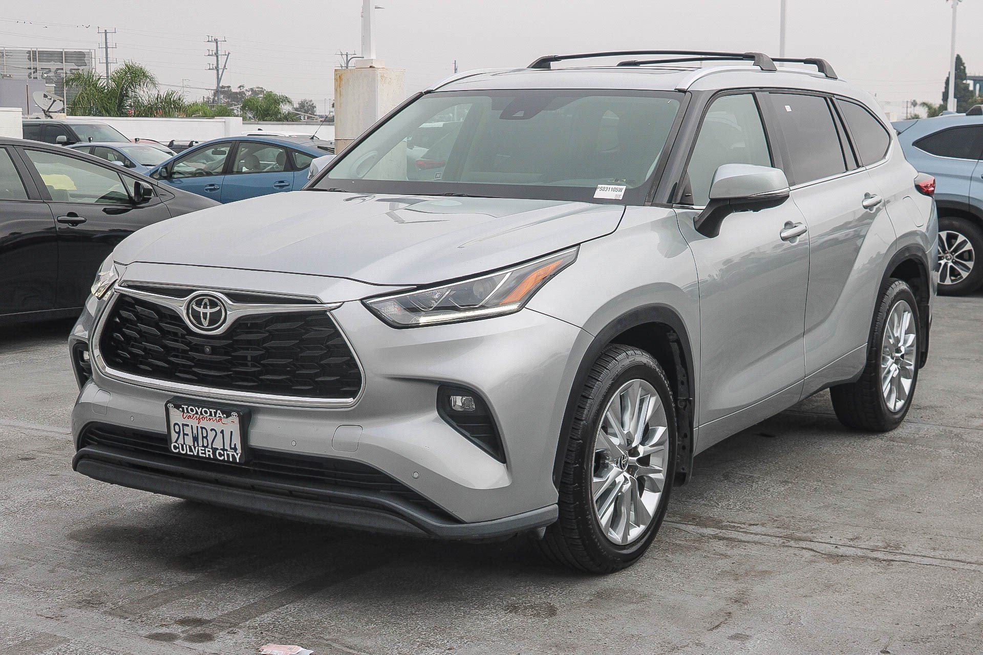 Used 2023 Toyota Highlander Limited AWD/4WD image 3