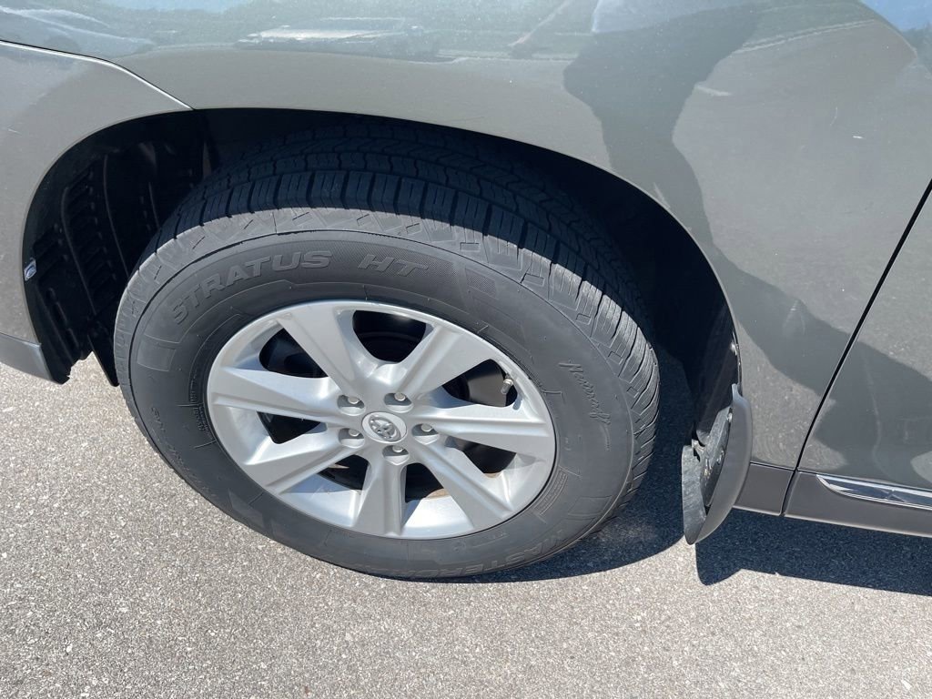 Used 2011 Toyota Highlander SE w/ Tow Pkg AWD/4WD image 8