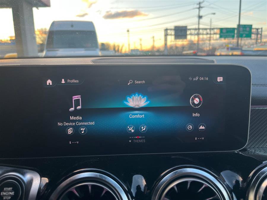 Used 2021 Mercedes-Benz GLB 250 4MATIC image 24