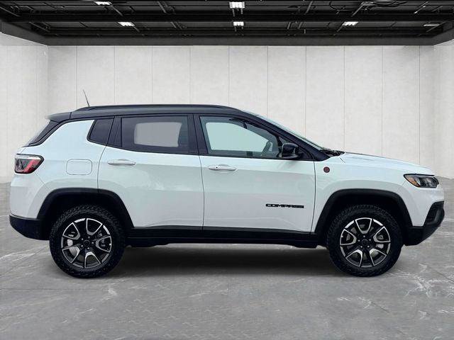 Certified 2025 Jeep Compass Trailhawk AWD/4WD image 4