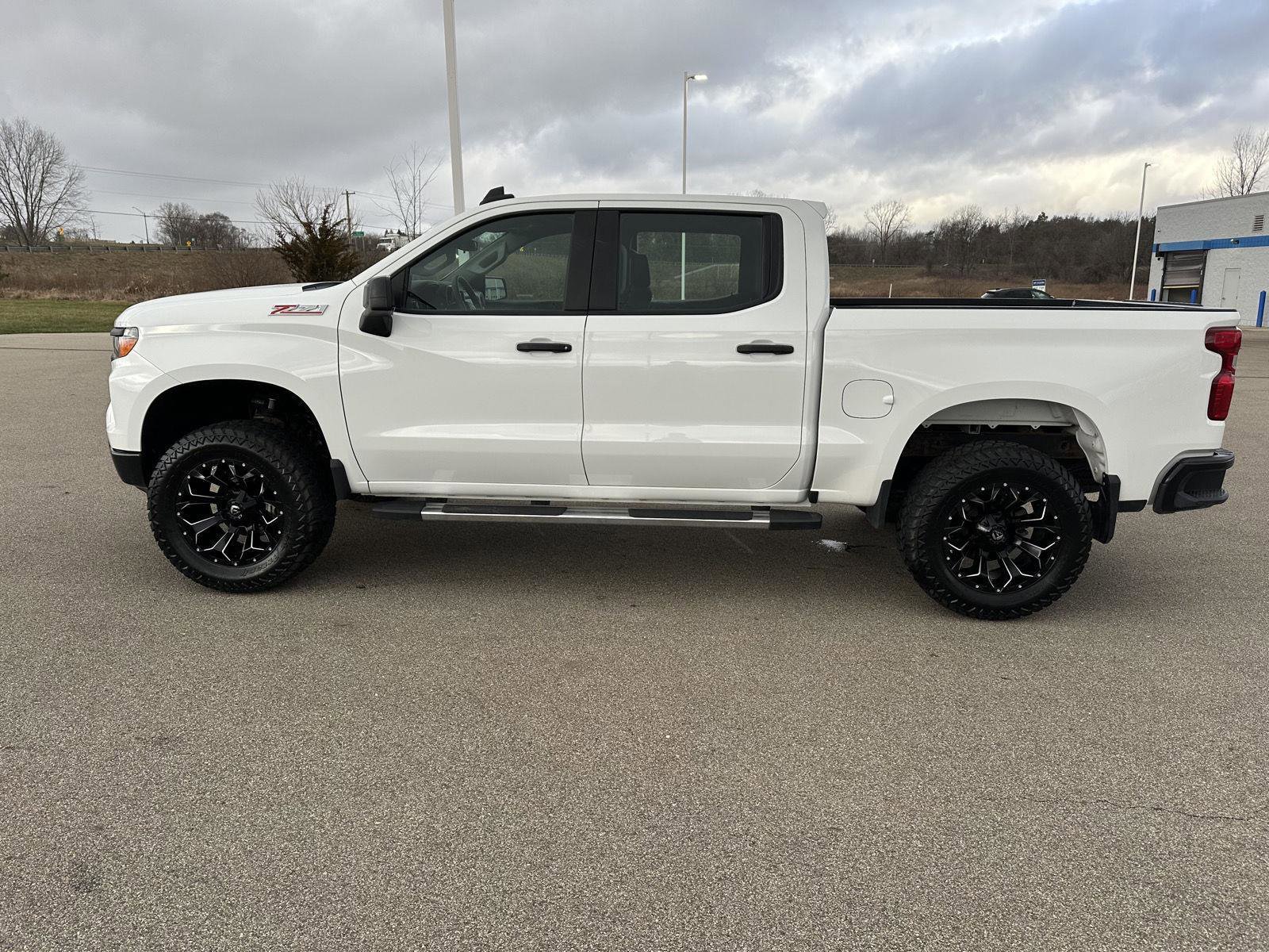 Used 2024 Chevrolet Silverado 1500 W/T w/ Z71 Off-Road Package AWD/4WD image 2