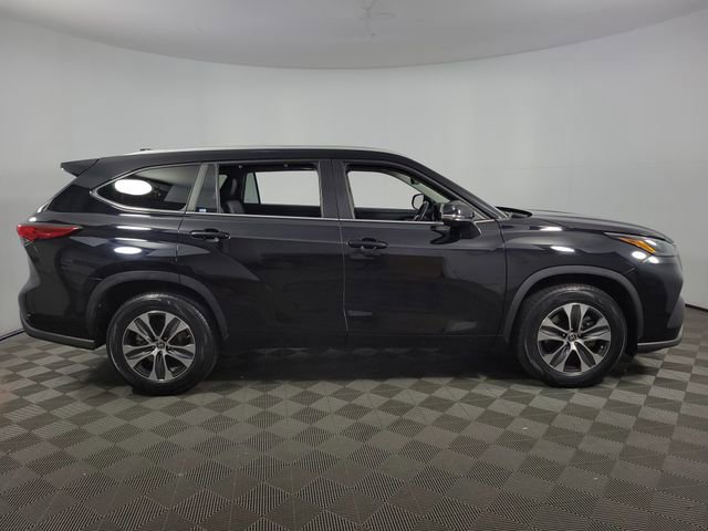 Used 2023 Toyota Highlander XLE FWD image 10
