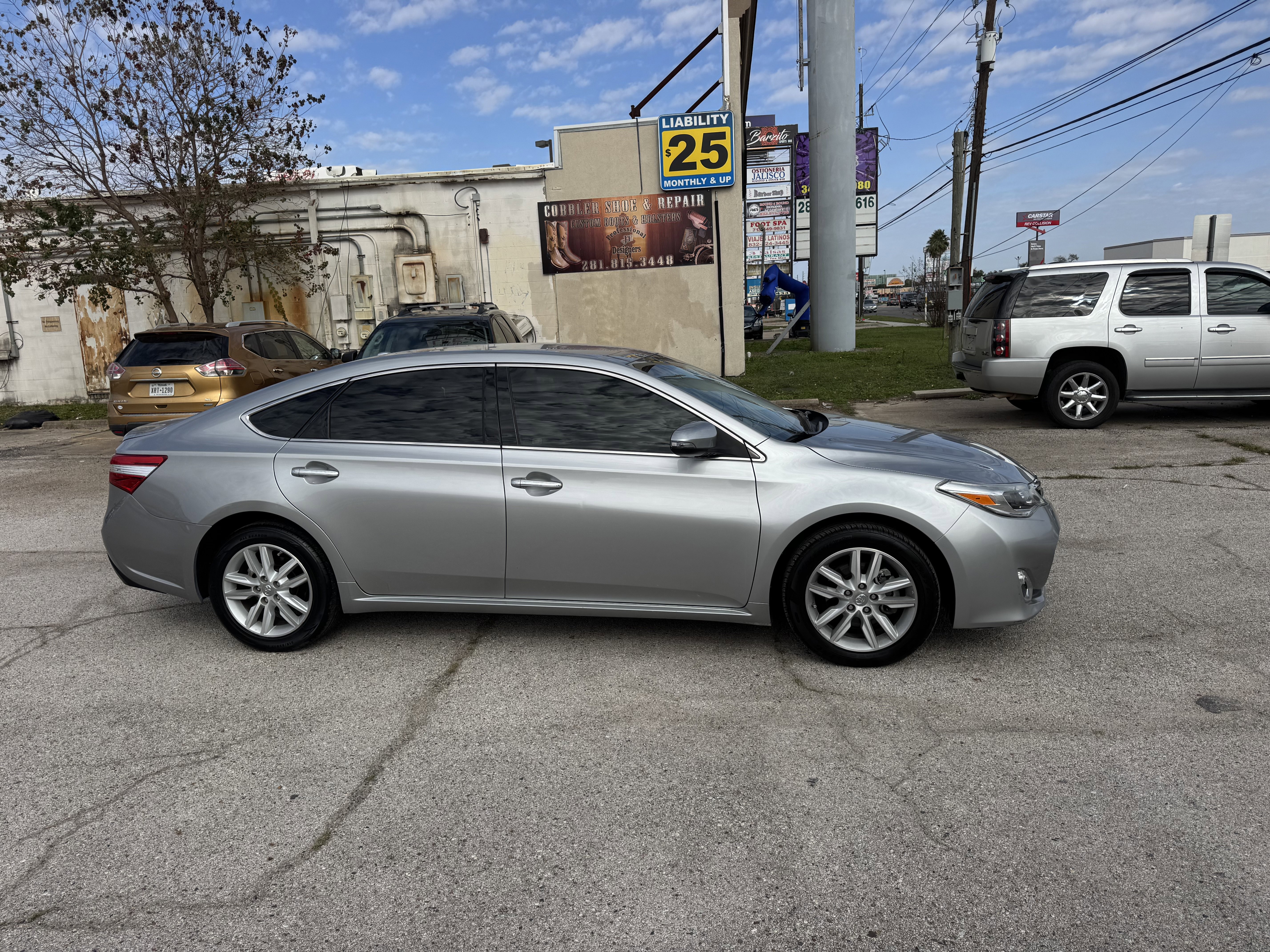 Used 2015 Toyota Avalon XLE FWD image 12