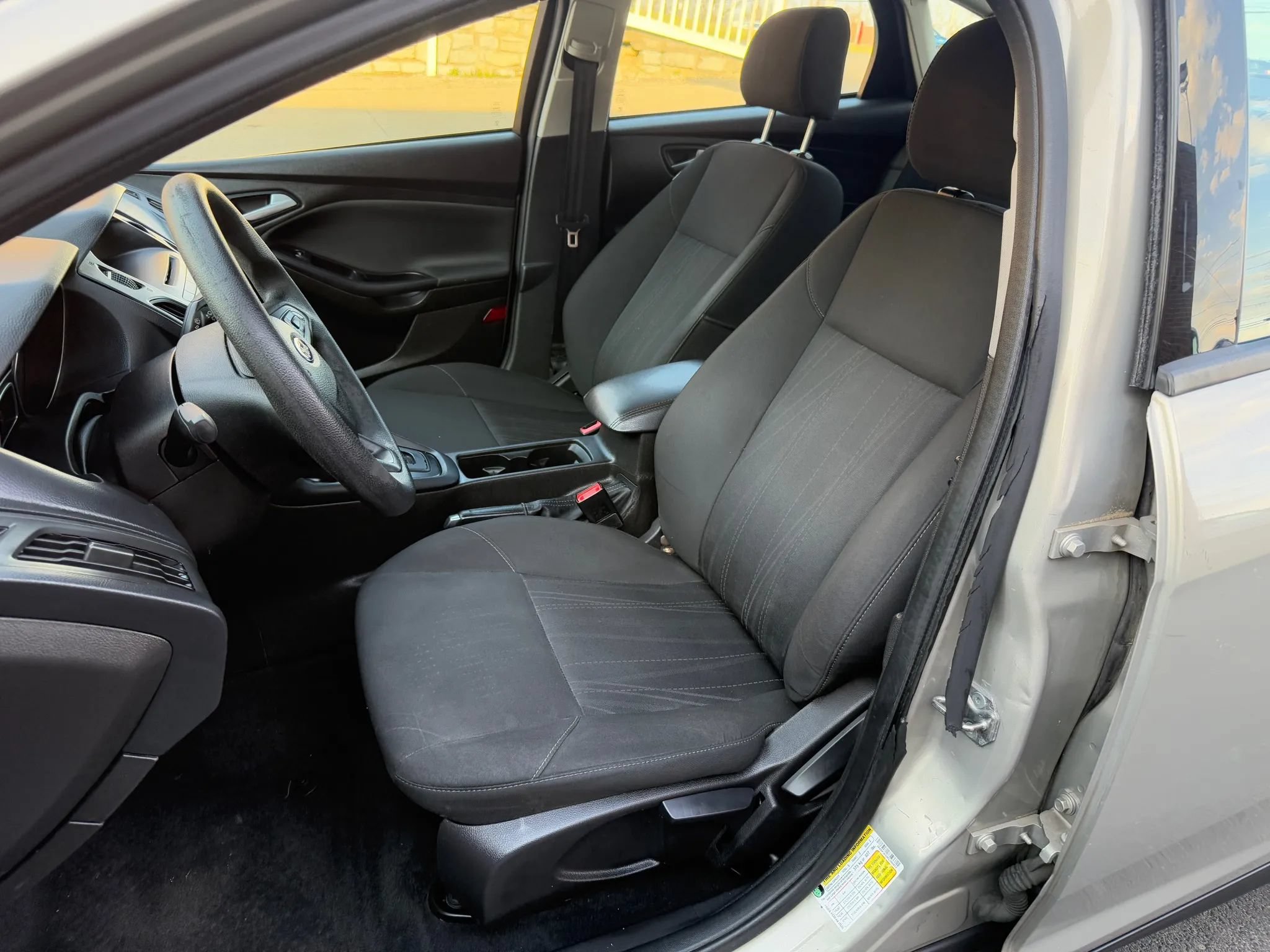 Used 2015 Ford Focus SE FWD image 15