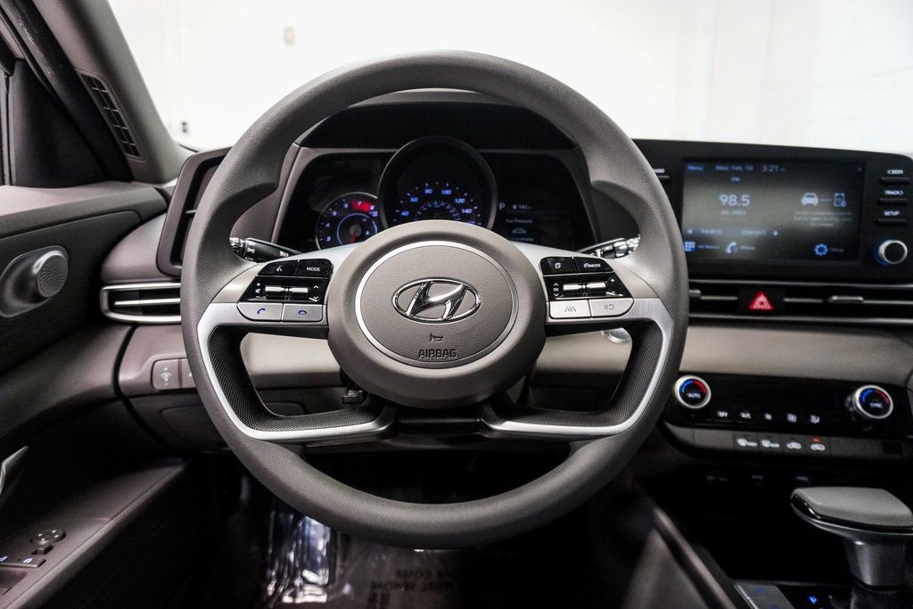 Used 2022 Hyundai Elantra SEL image 12