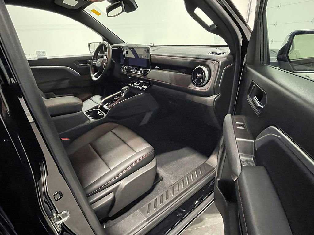 Used 2023 Chevrolet Colorado Z71 w/ Z71 Convenience Package 2 image 24