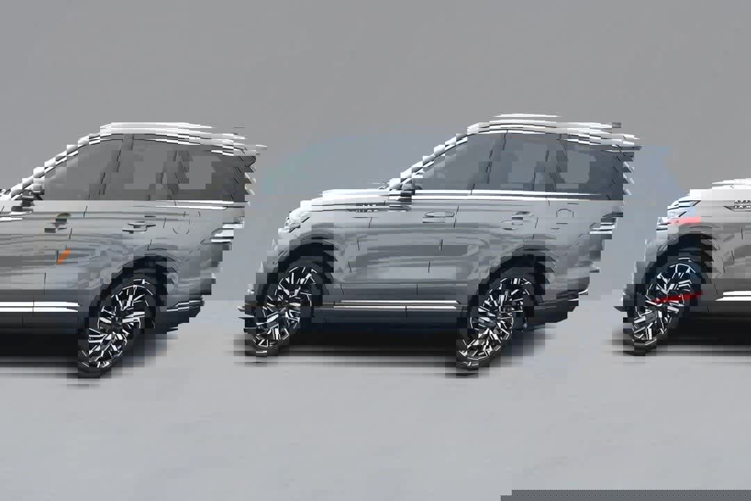 Used 2025 Lincoln Aviator Reserve w/ Equipment Group 201A image 8