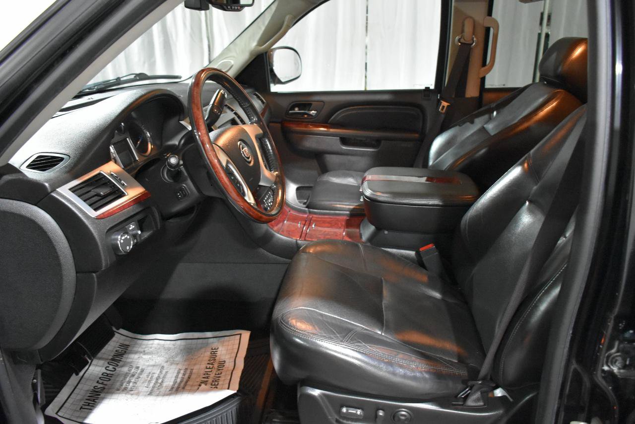 Used 2010 Cadillac Escalade ESV Premium AWD/4WD image 32