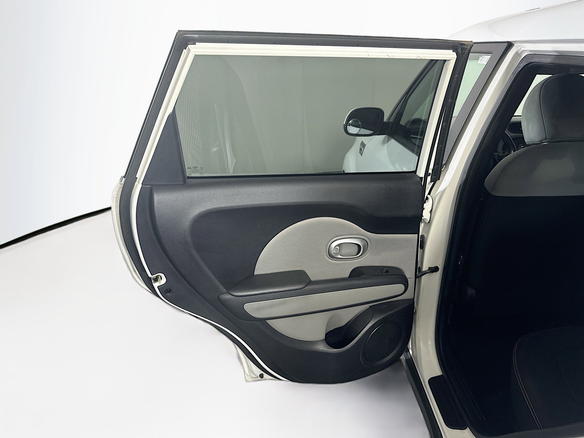 Used 2016 Kia Soul + image 26