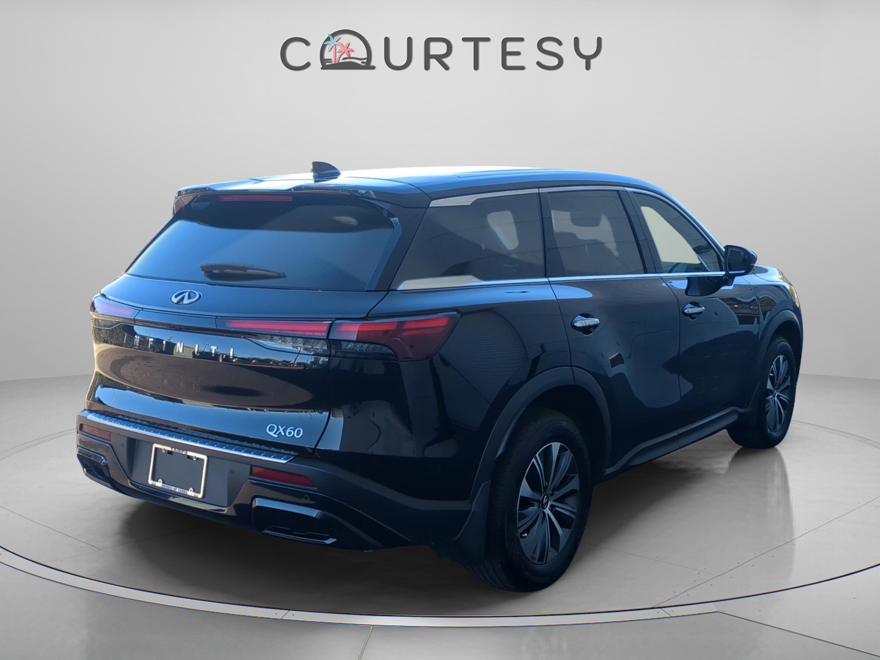 Used 2025 INFINITI QX60 Pure w/ Cargo Package image 4