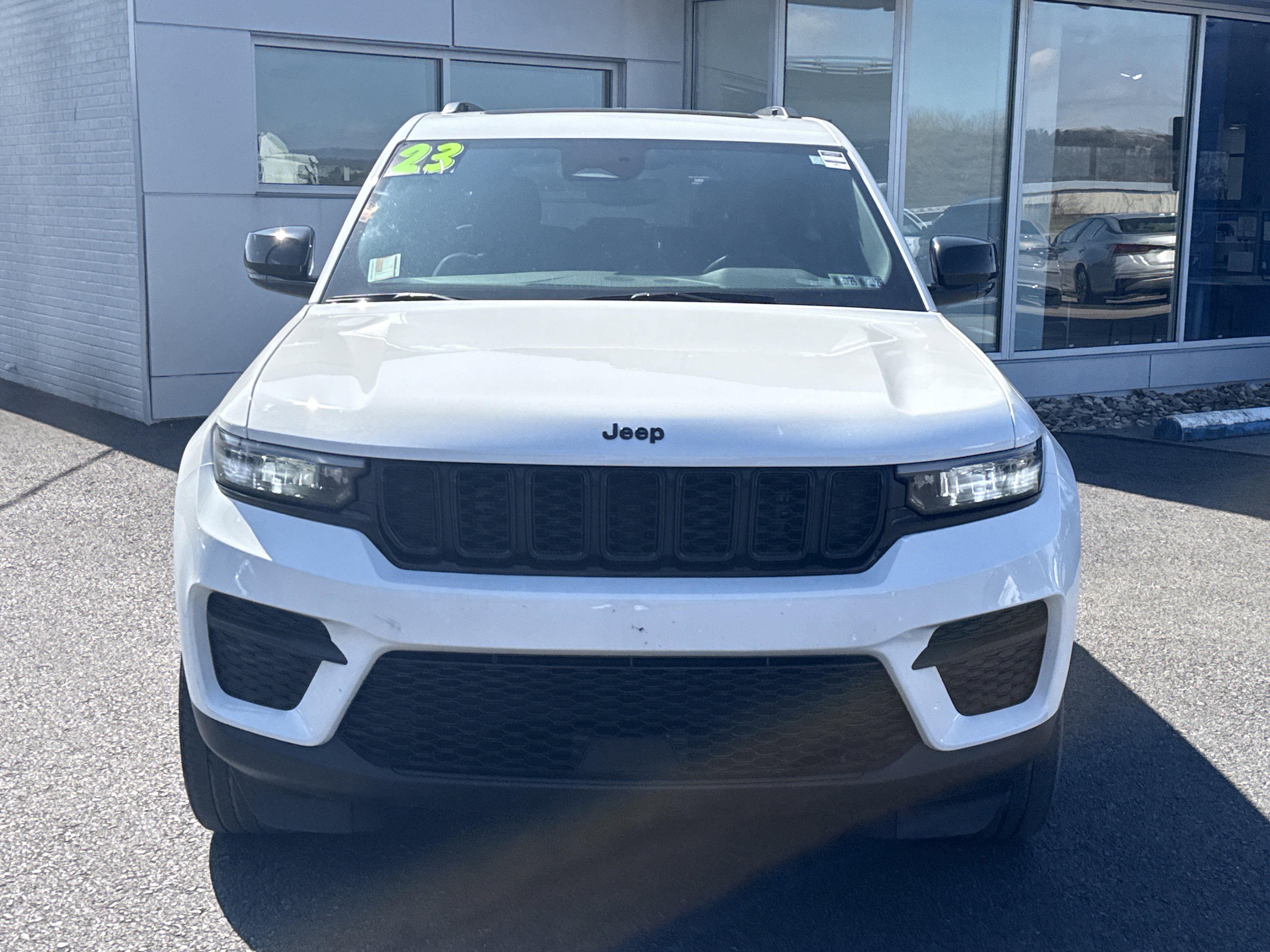 Used 2023 Jeep Grand Cherokee Altitude image 8