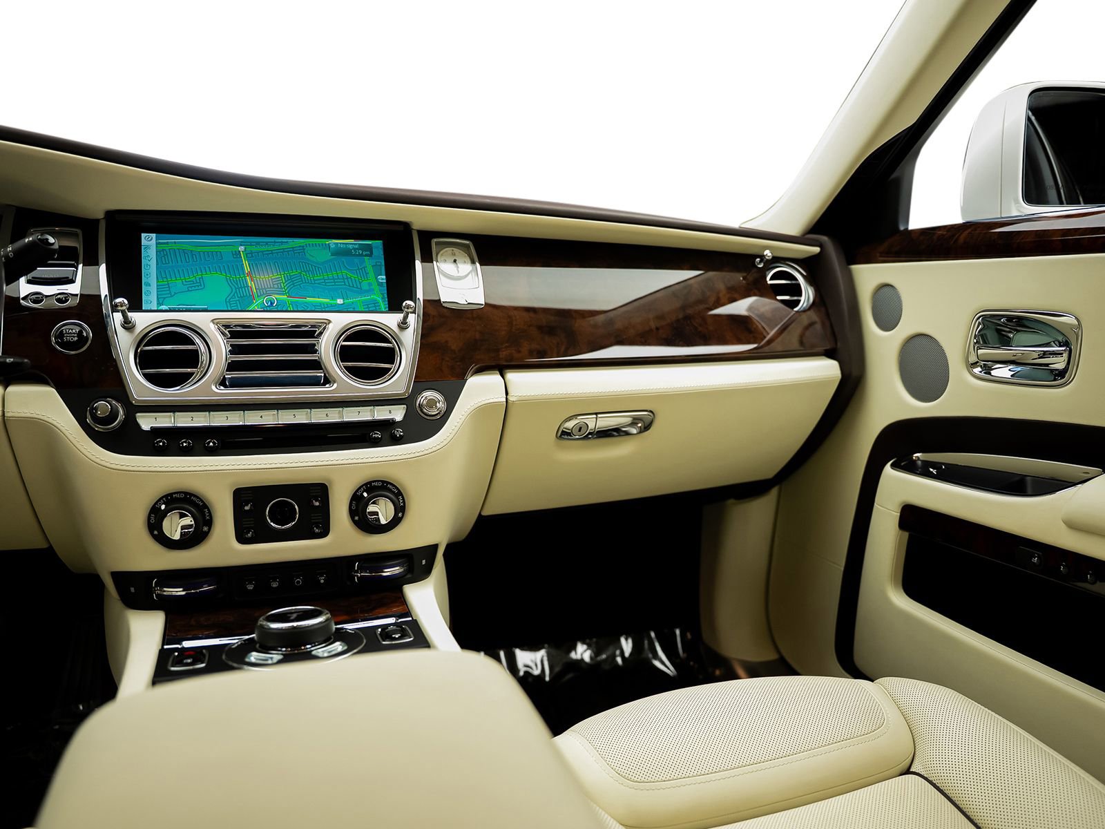 Used 2017 Rolls-Royce Ghost image 40