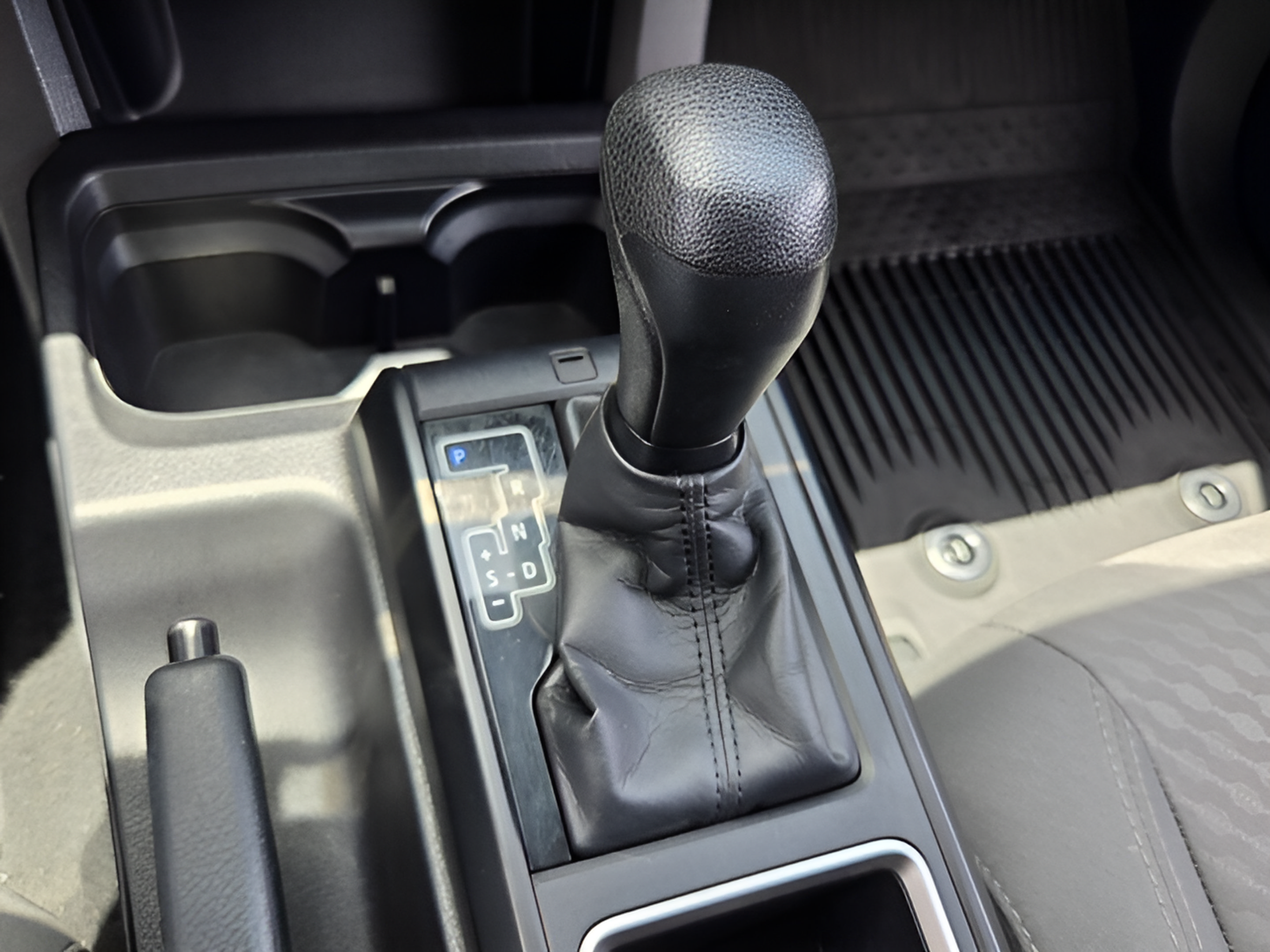 Used 2022 Toyota Tacoma SR w/ SR Convenience Package AWD/4WD image 23