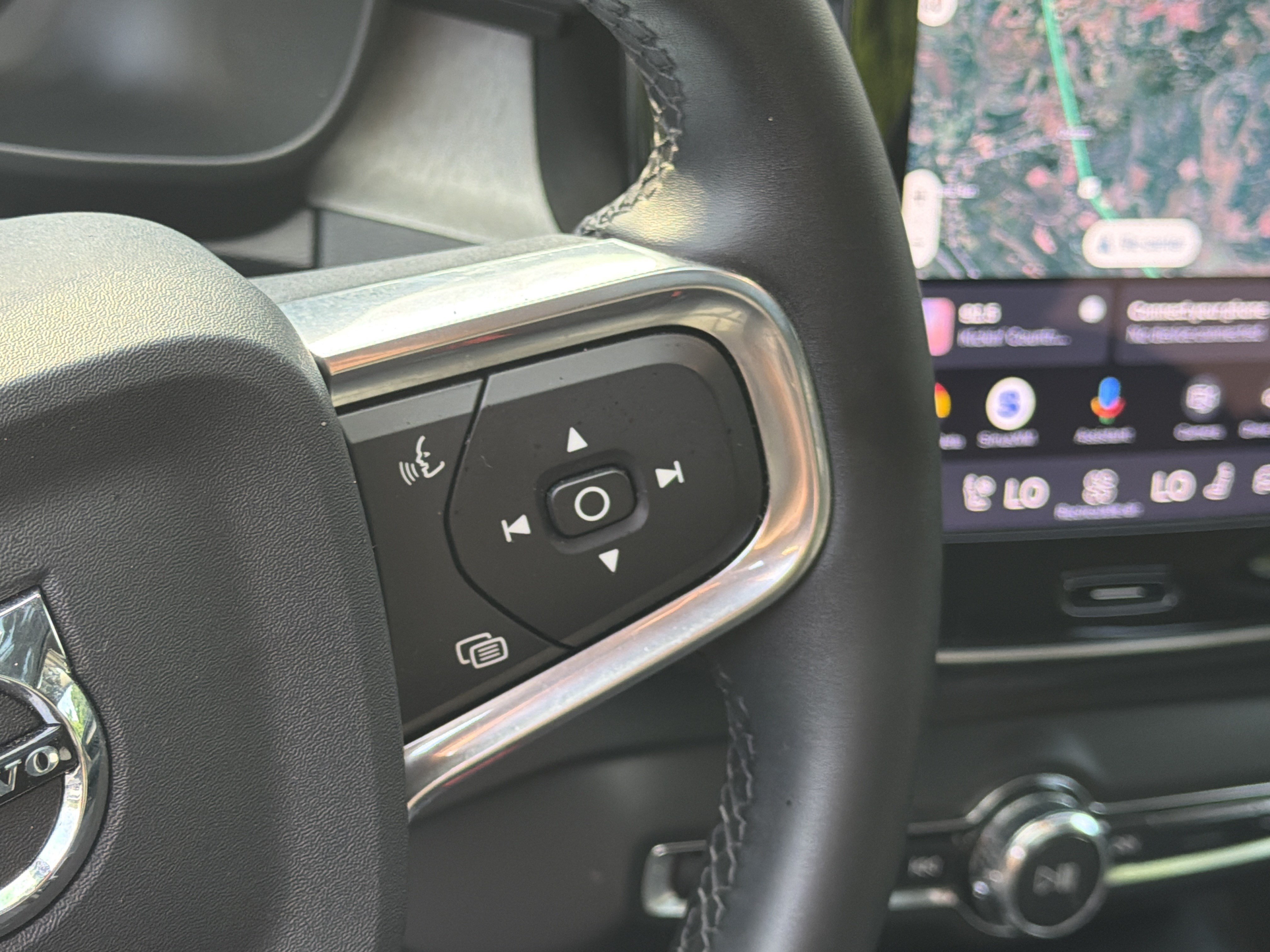 Used 2025 Volvo XC40 B5 Ultra AWD/4WD image 20