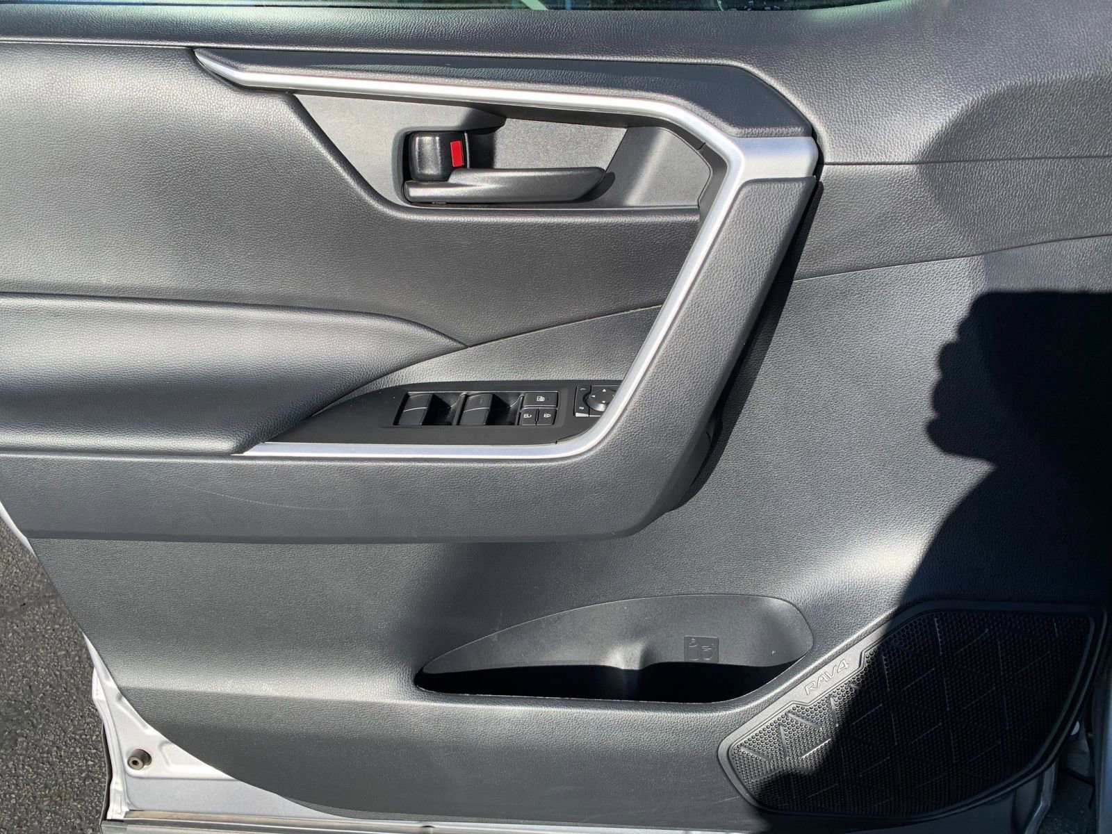 Used 2025 Toyota RAV4 LE image 20