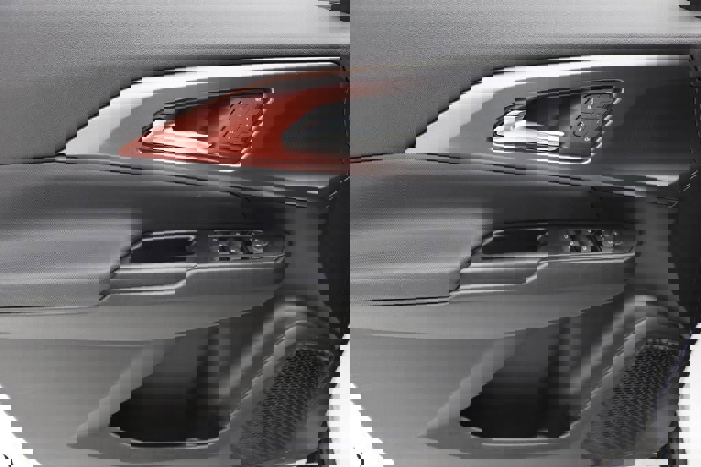 Used 2025 Chevrolet Equinox EV RS image 16