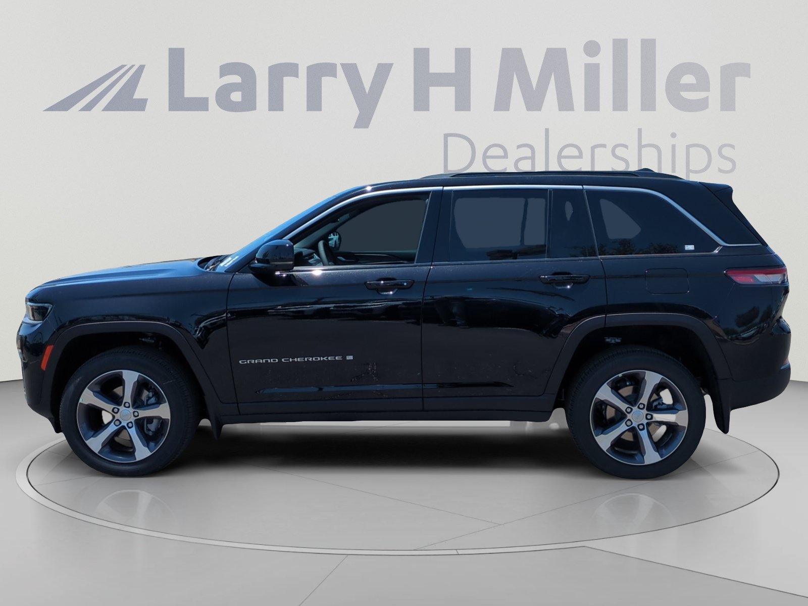 New 2026 Jeep Grand Cherokee Limited w/ Luxury Tech Group II RWD video 2