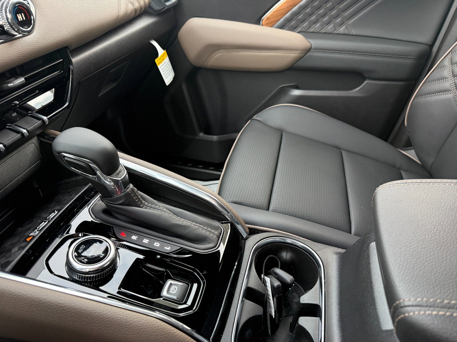 New 2026 GMC Canyon Denali image 32