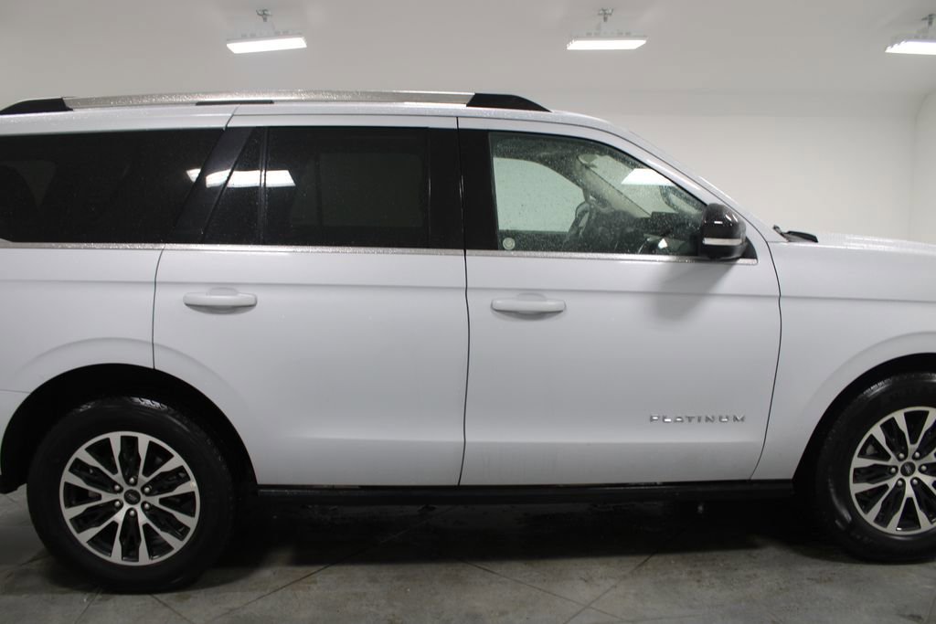 Used 2025 Ford Expedition Platinum image 11