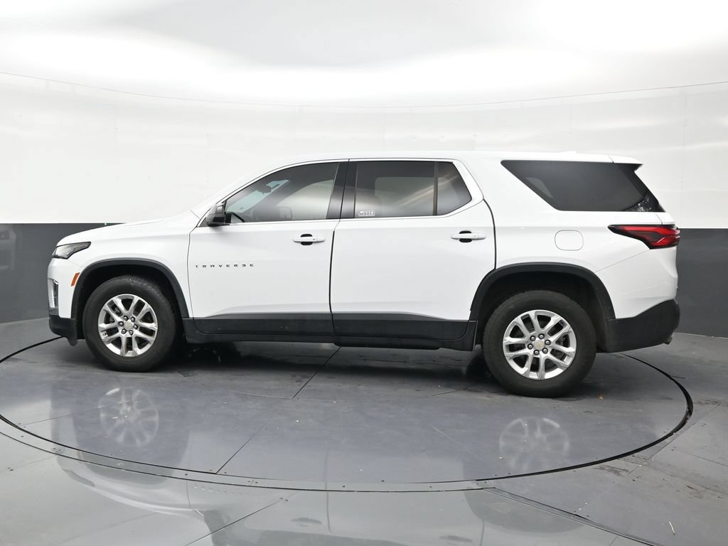 Used 2023 Chevrolet Traverse LS FWD image 2