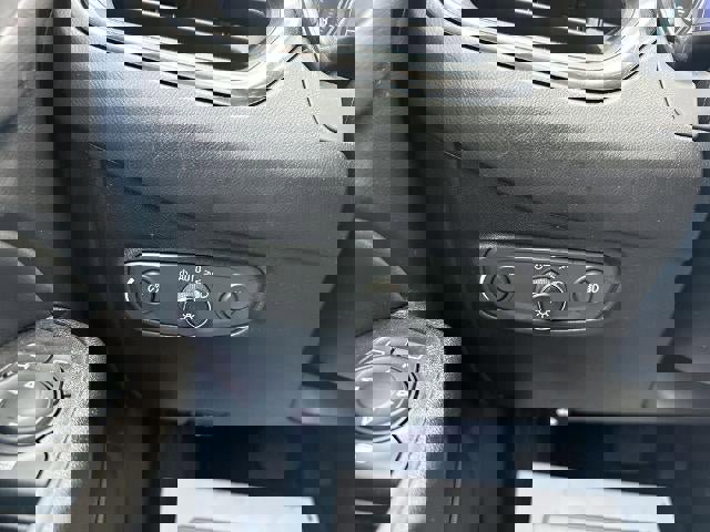 Certified 2020 Chevrolet Equinox LT w/ Driver Convenience Package image 17