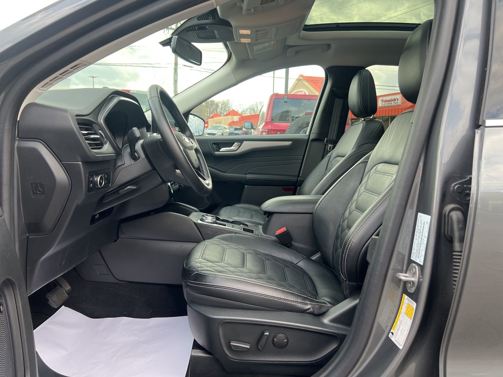 Used 2024 Ford Escape Platinum w/ Premium Technology Package image 27