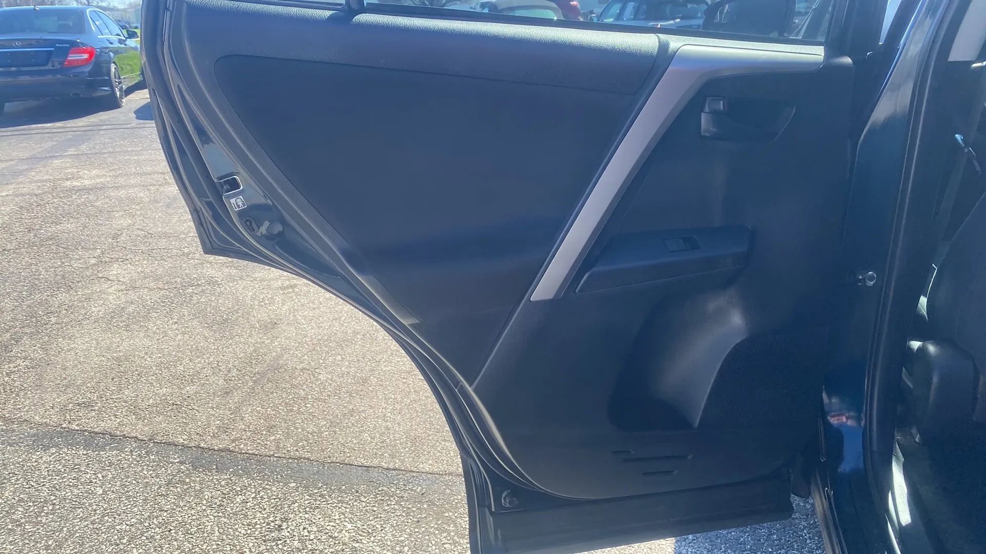 Used 2018 Toyota RAV4 LE w/ All Weather Liner Package image 15