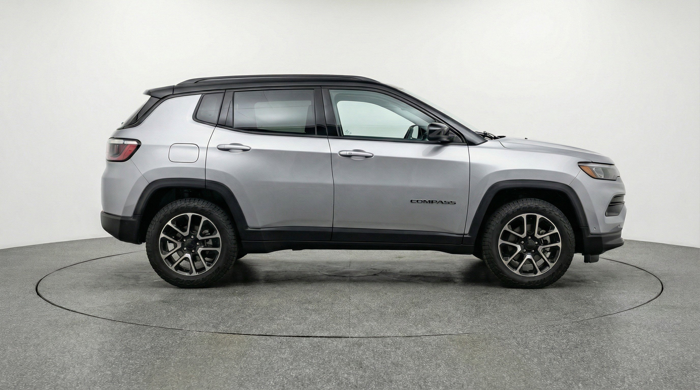 Used 2025 Jeep Compass Trailhawk image 11